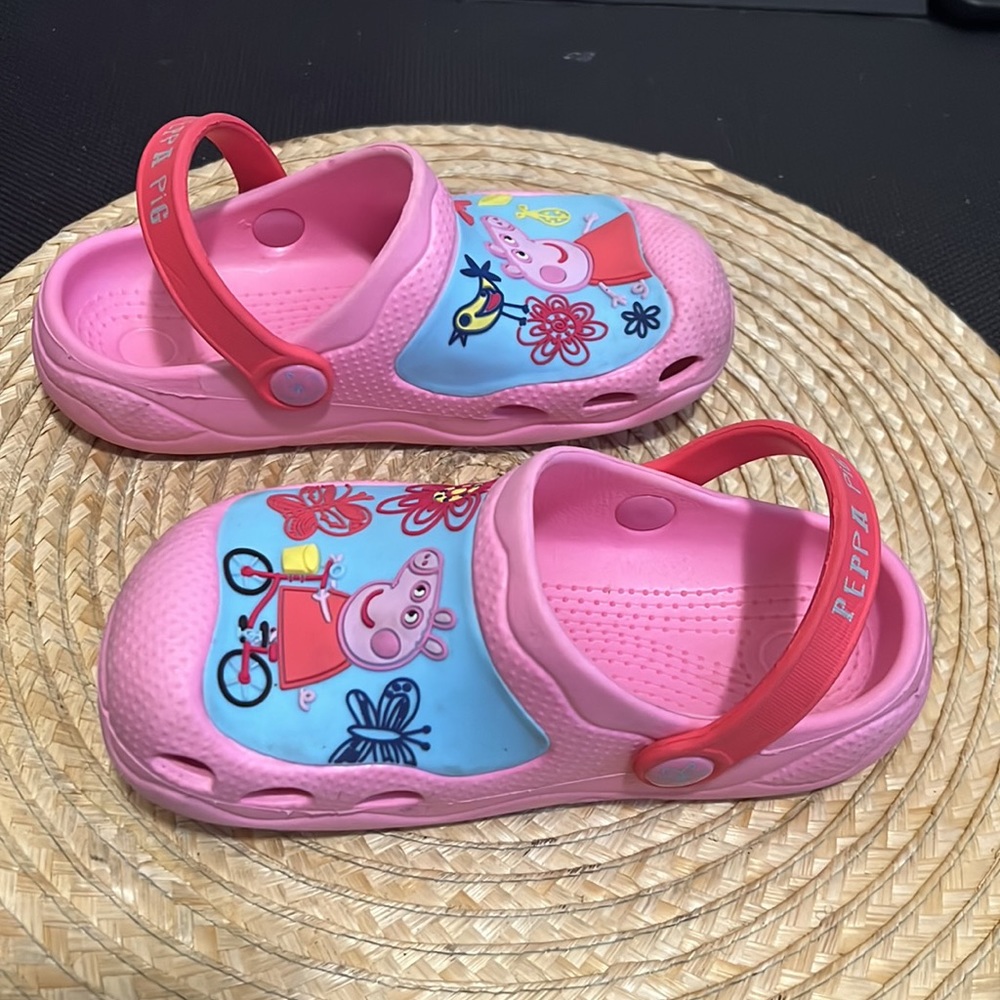 Peppa Pig kids Fun Crocs size 11/12